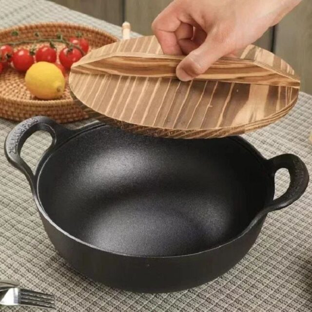 Pre-seasoned-Pure-Cast-Iron-Flat-Bottom-Wok-with-Wooden-Lid-.jpg